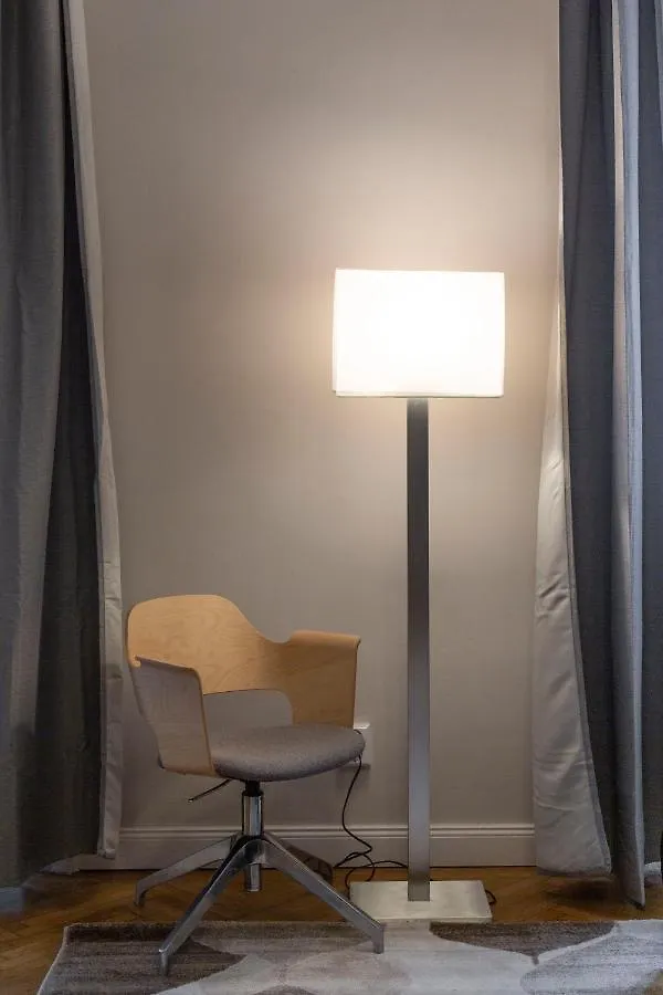 Spacious & Cozy Downtown Apartment With Balcony ブダペスト