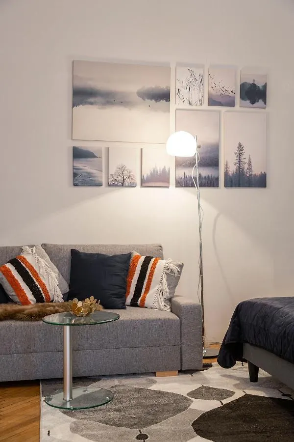 Spacious & Cozy Downtown Apartment With Balcony ブダペスト
