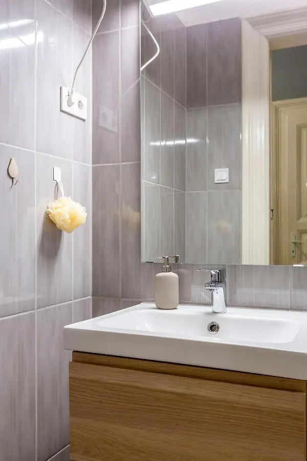 Spacious & Cozy Downtown Apartment With Balcony Budapest