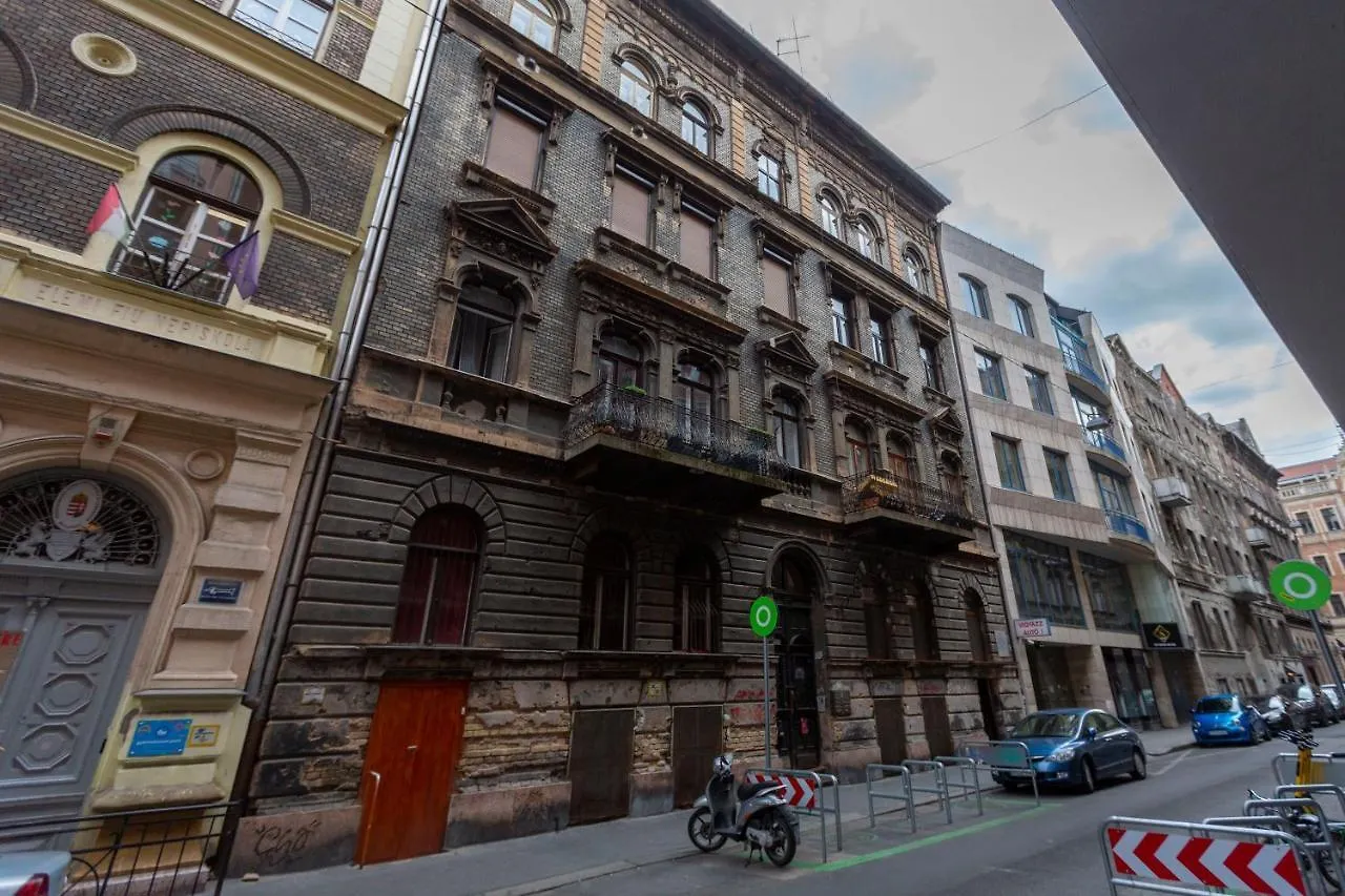 Spacious & Cozy Downtown Apartment With Balcony Budapest Hungary