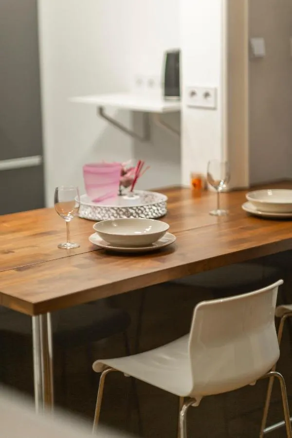 Spacious & Cozy Downtown Apartment With Balcony ブダペスト