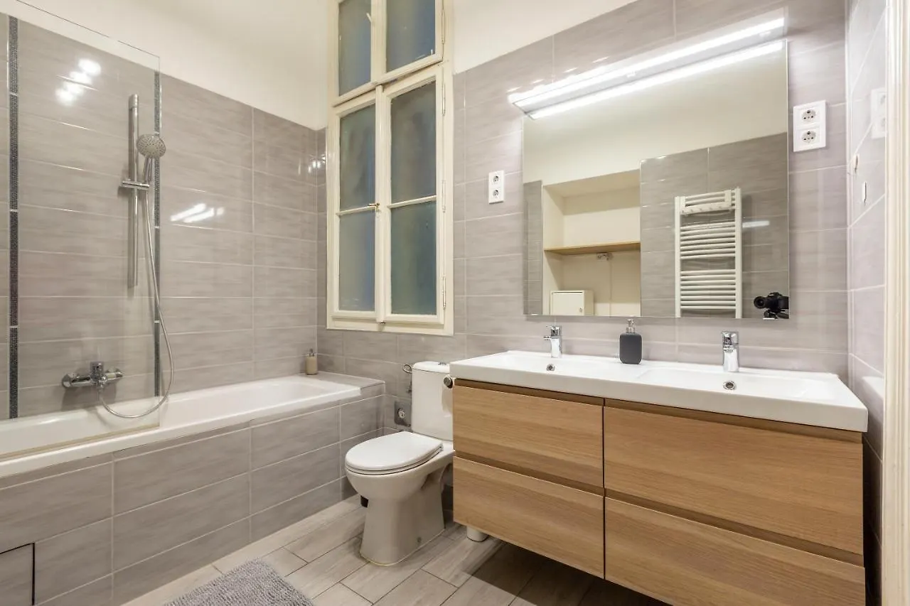 Spacious & Cozy Downtown Apartment With Balcony Budapest Hungary