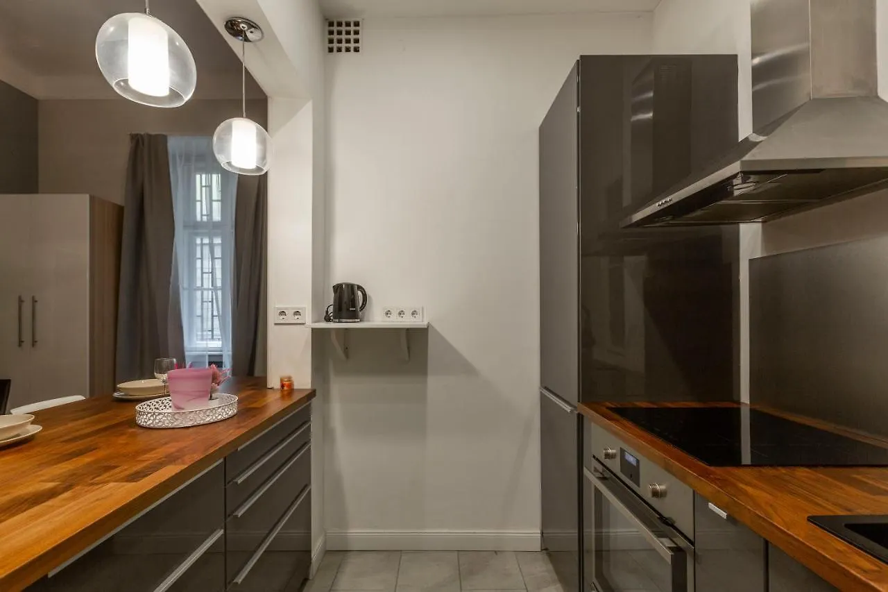 Spacious & Cozy Downtown Apartment With Balcony ブダペスト