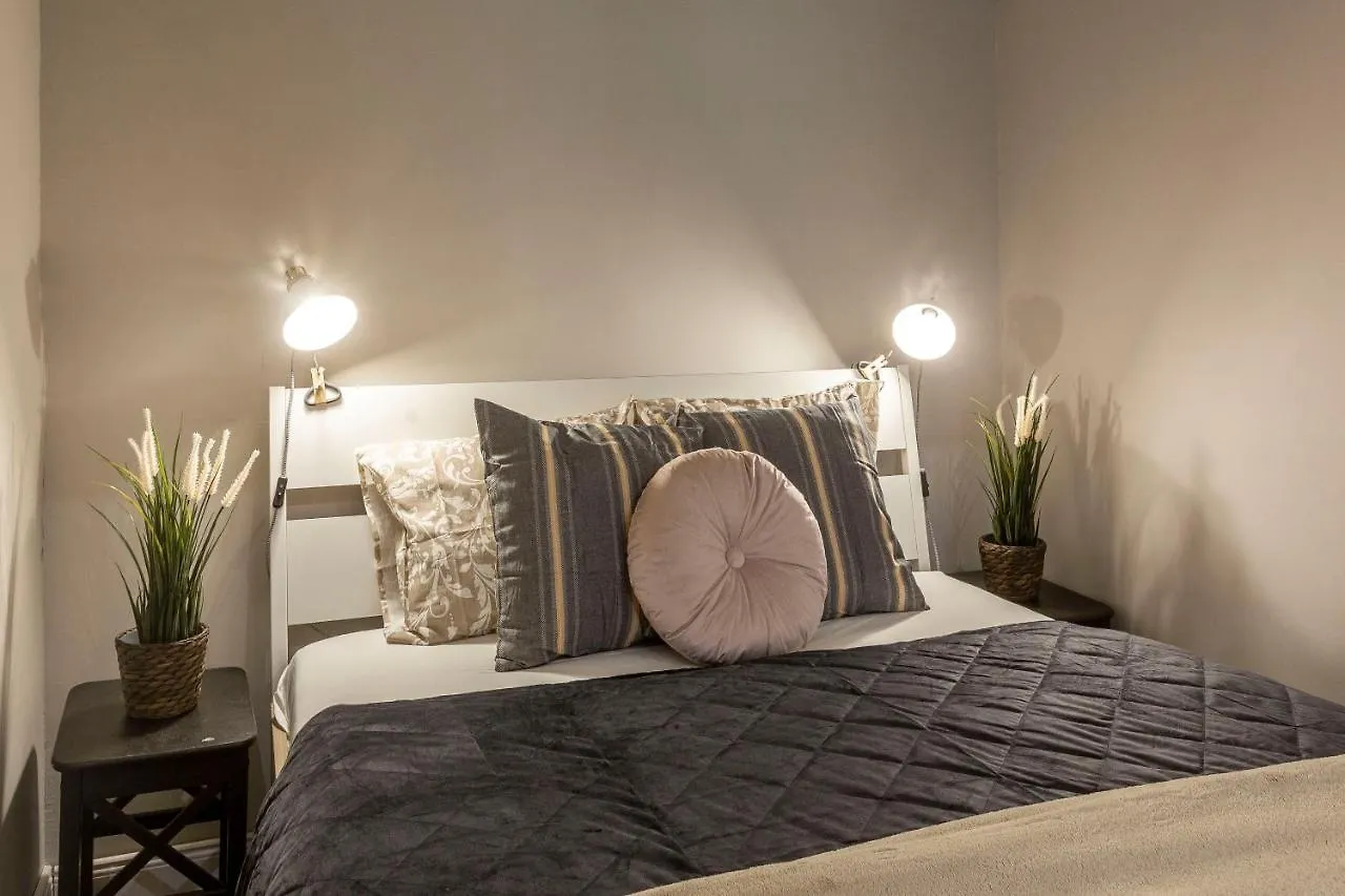 Spacious & Cozy Downtown Apartment With Balcony ブダペスト